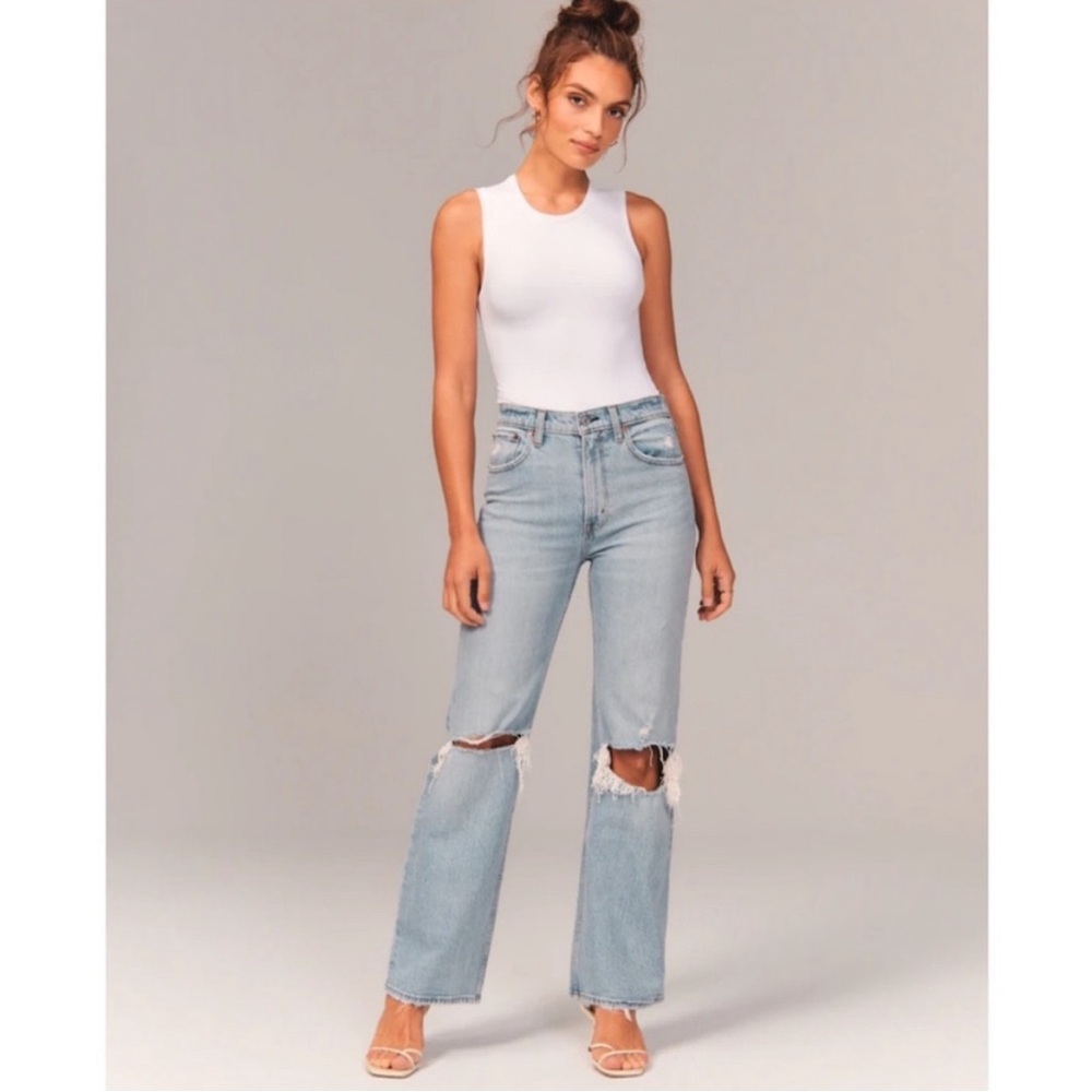 Abercrombie & Fitch 90s Relaxed Jean High Rise Distressed